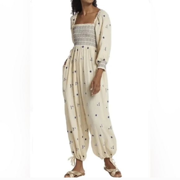 Sold on IG: shopcovetedcloth - Picture 2 of 9